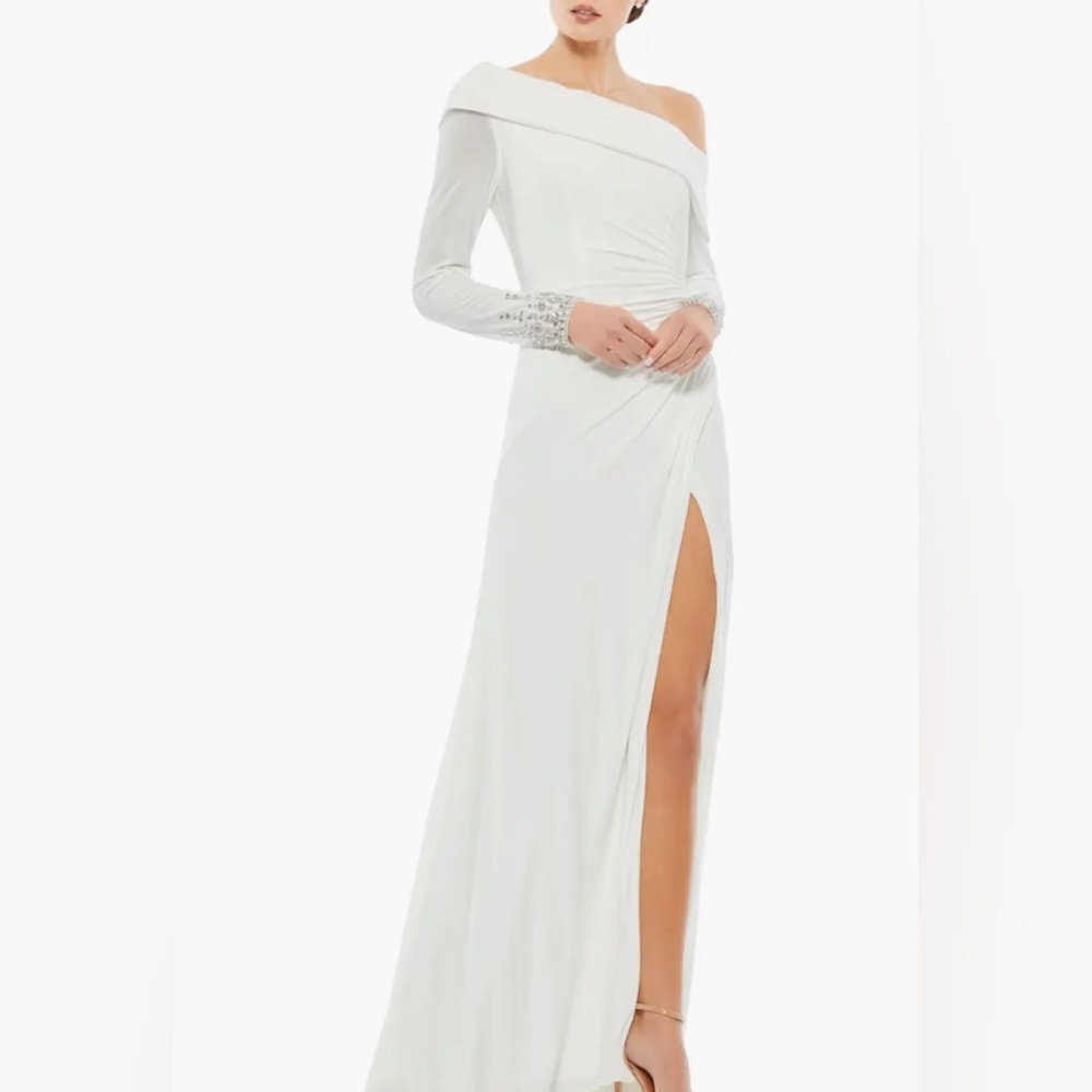New! Mac Douggal Elegtant Knit Jeweled cuffs One-shoulder White Gown Sz 6 $398